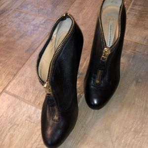 👗Diane Von Furstenburg High heel zipper booties 9